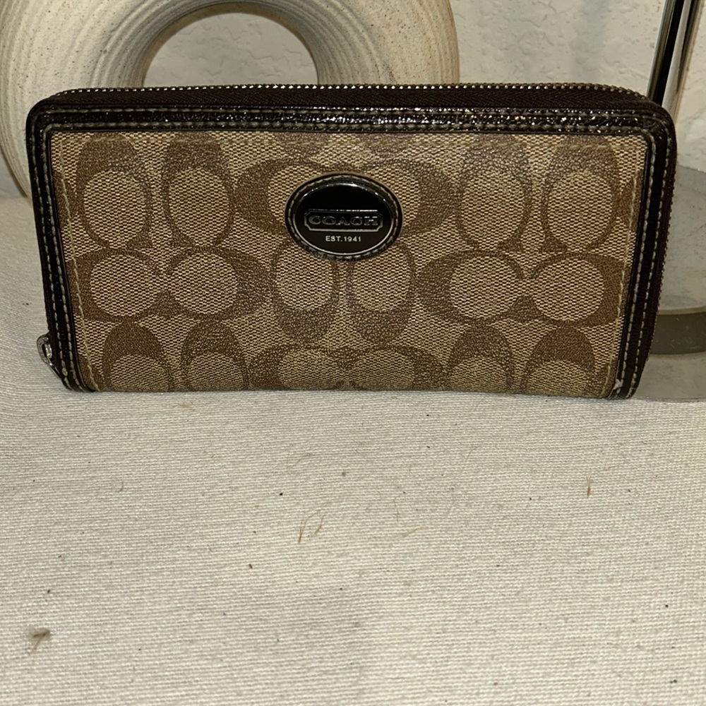 Coach long zippy  wallet